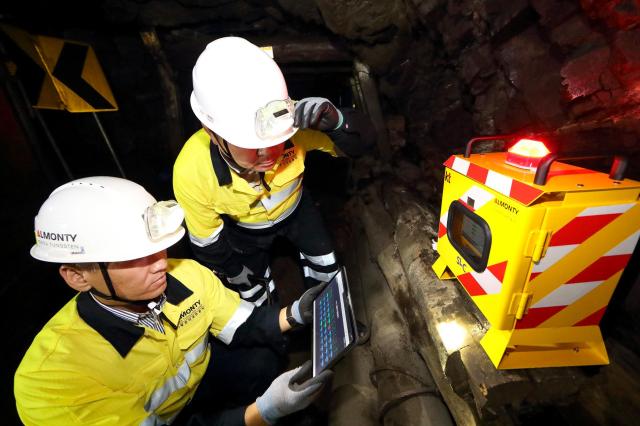 버핏도 투자한 韓 '상동광산'...美 텅스텐 핵심 공급처로 급부상