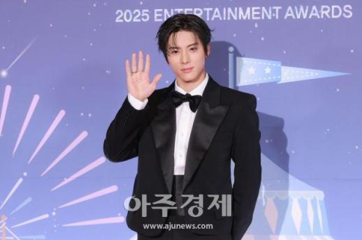 [포토] 더보이즈 에릭, 라디오 신인상 수상 (2025 MBC 방송연예대상)