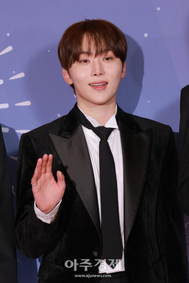 [포토] 부승관, '핫이슈상' 수상 (2025 MBC 방송연예대상)