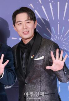 [포토] 붐, 프로듀서 MC상 수상 (2025 MBC 방송연예대상)