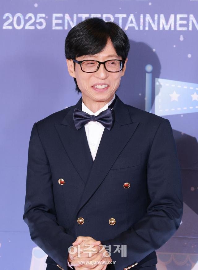 [포토] 유재석, 'MBC 9번째 대상' 기록 경신 (2025 MBC 방송연예대상)