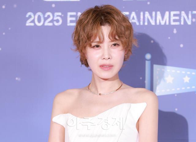 MC 장도연이 29일 오후 서울 마포구 MBC 미디어센터 공개홀에서 열린 2025 MBC 방송연예대상 레드카펫 행사에 참석해 포즈를 취하고 있다 20251229사진유대길 기자 dbeorlf123ajunewscom