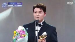 달라진 모습 보여주겠다…링거 논란 전현무, 수상 무대서 90도 사과