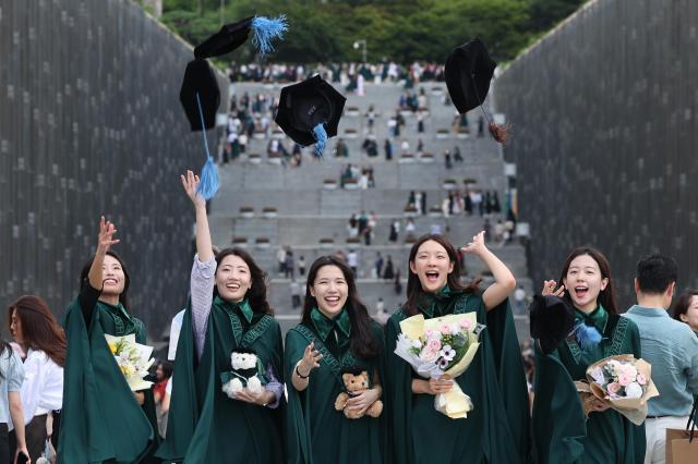 韩国高校毕业生就业率失守70%大关 留学生就业率同比大幅跃升