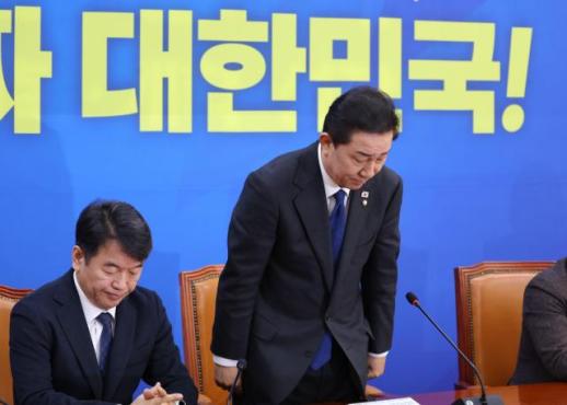 [포토] 사퇴 의사 밝히는 김병기 원내대표