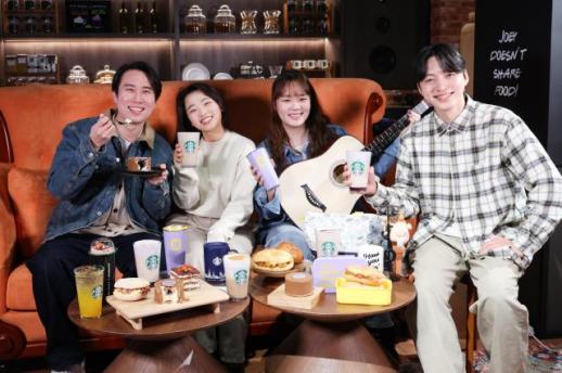 韩国星巴克推出与美国情景喜剧《老友记》联名产品