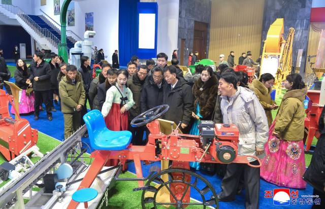 平壤举办"农业机械发展2025"展