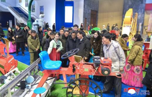 平壤举办农业机械发展2025展