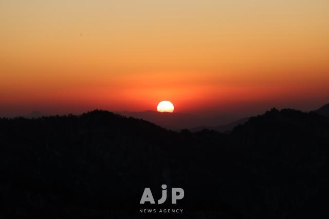 설악산에서 본 일몰 