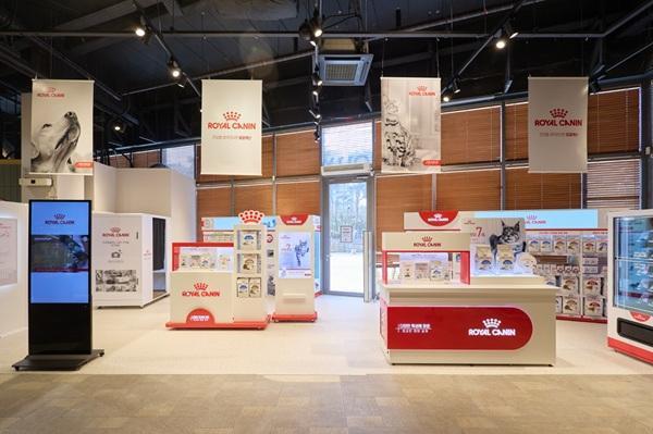 로얄캐닌 체험형 브랜드샵 전경 사진로얄캐닌코리아