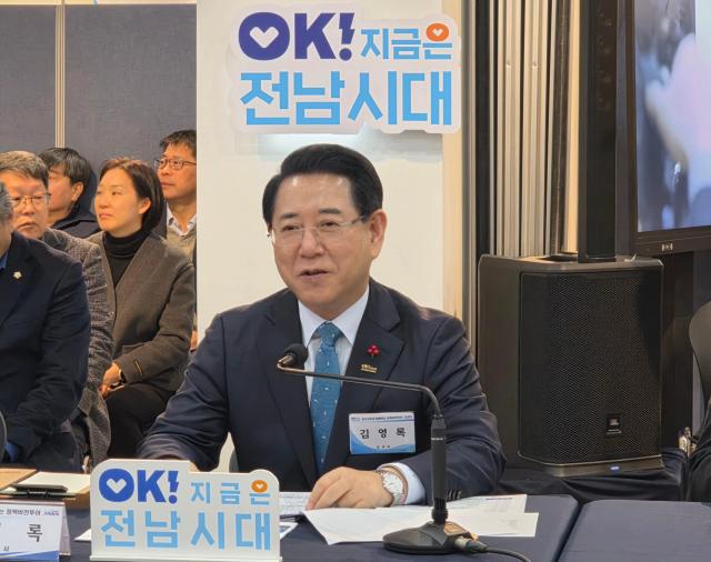 김영록 전남지사가 전남 마지막 정책비전인 진도에서의 인사말을 하고있다사진김옥현 기자