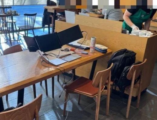 노트북에 확장 모니터 2대까지…스벅 카페 빌런 또 등장
