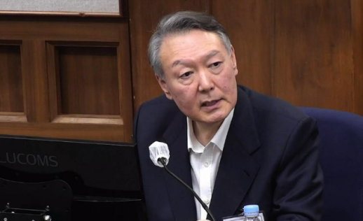 尹 내란 재판 병합…김용현 계엄은 대통령 고유권한