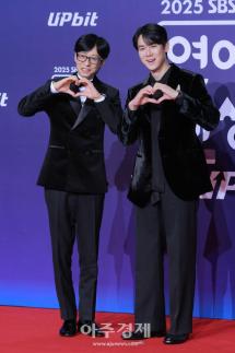 [포토] 틈만 나면,팀, 2025 SBS 연예대상 레드카펫 참석
