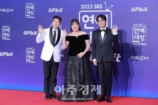 [포토] 전현무·이수지·차태현, 2025 SBS 연예대상 레드카펫 참석