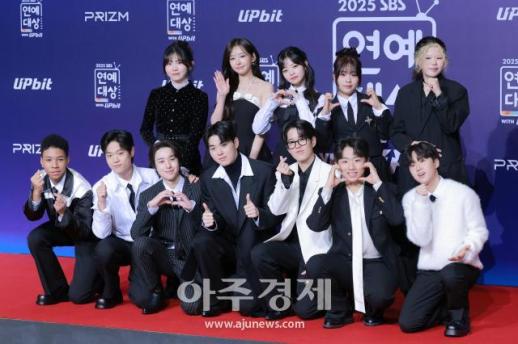 [포토] ​​​​​​​우리들의 발라드 TOP12, 2025 SBS 연예대상 레드카펫 참석
