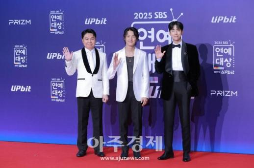 [포토] 미우새 X 돌싱포맨 팀, 2025 SBS 연예대상 레드카펫 참석