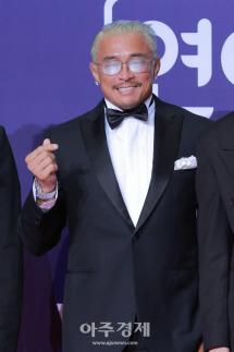 [포토] 추성훈, 신스틸러상 수상 (2025 SBS 연예대상)