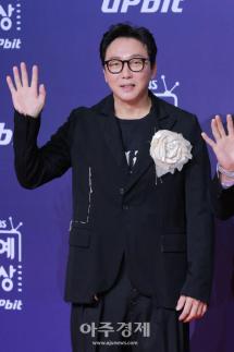 [포토] 탁재훈, 신스틸러상 수상 (2025 SBS 연예대상)