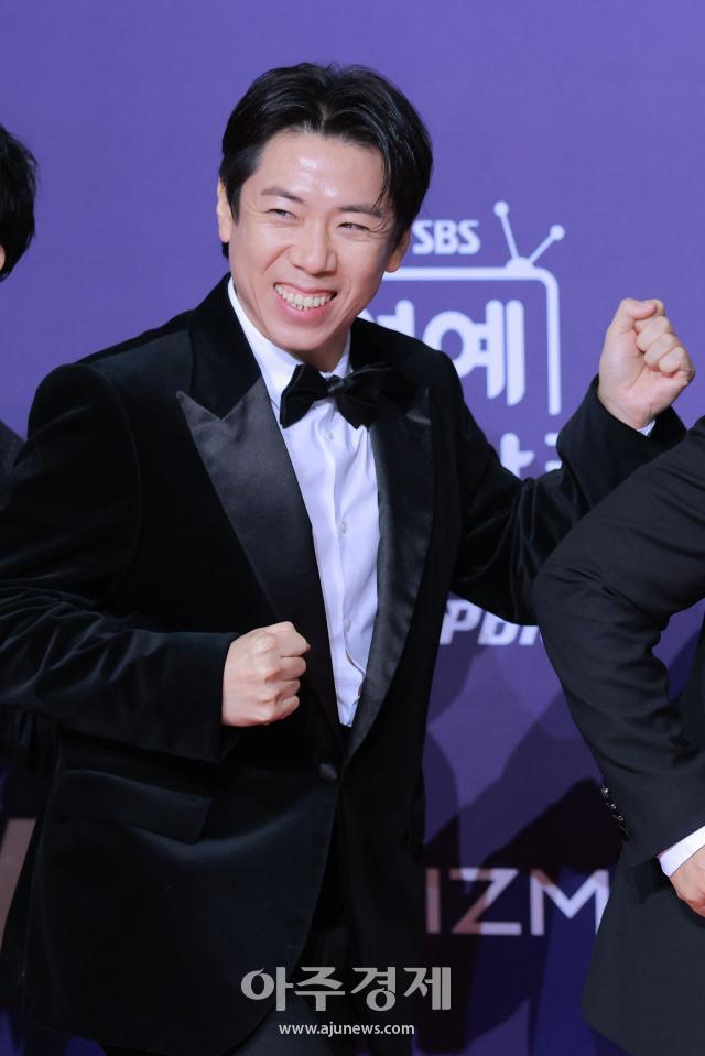 [포토] 양세찬, 버라이어티 프로듀서상 수상 (2025 SBS 연예대상)