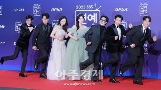 [포토] 런닝맨, 2025 최고 인기 프로그램상 수상 (2025 SBS 연예대상)