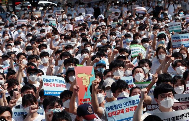 Student strike protesting to enrollment quota increase in Yeoui-do Seoul in August 2020 