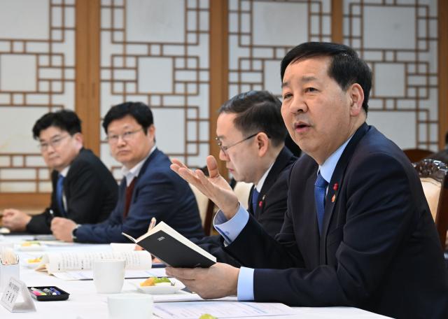 구윤철 부총리 겸 기획재정부 장관이 30일 서울 종로구 정부서울청사에서 열린 기획재정부 공공·유관기관 보고회에서 모두발언을 하고 있다사진기획재정부