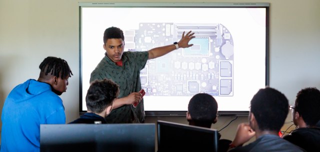 "AI가 기계 분해 대신하겠나" 직업학교에 몰리는 美 고교생들&nbsp;