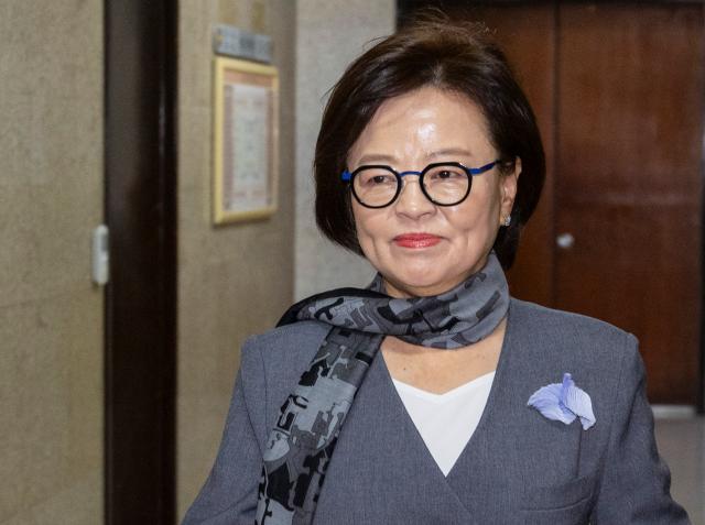 與 "차기 원내대표 후보 1월 5일 접수…결과는 11일 공개"