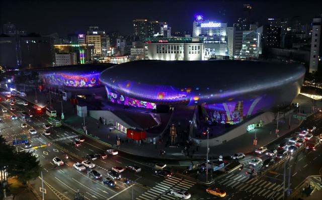 Media art illuminates the exterior of the Dongdaemun Design Plaza DDP in central Seoul during “Seoul Light DDP 2025 Winter” on Dec 18 Yonhap