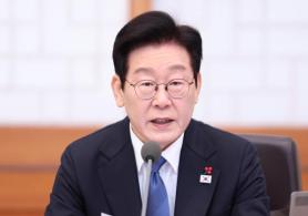 Lee to lead large entourage for his trip to China