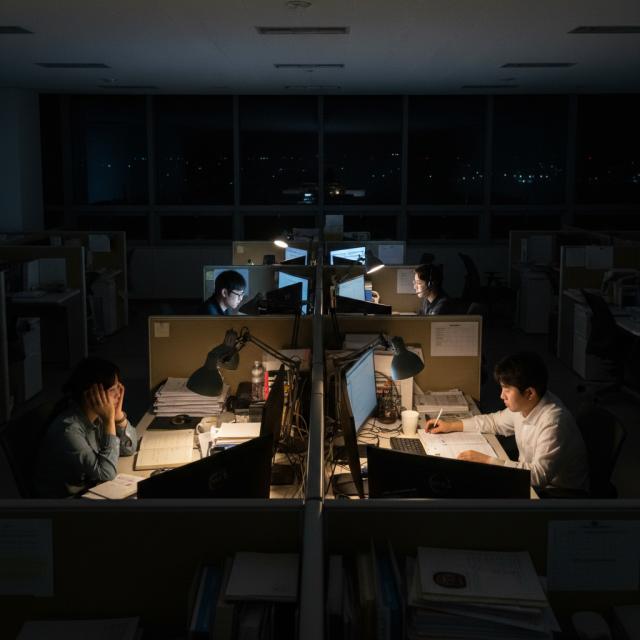 To shorten working hours, Korea wants employers to pay strictly by hours