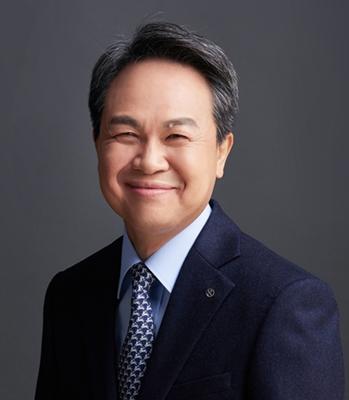 진옥동 신한금융 회장, 이재명 대통령 방중 수행