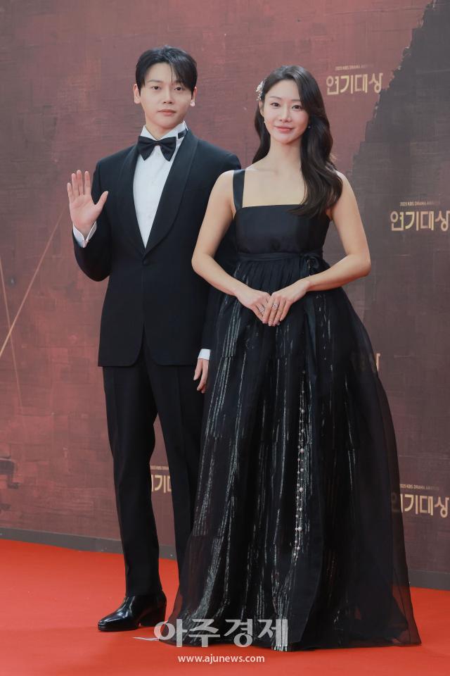 [포토] 권도형·한그루, 레드카펫 참석 (2025 KBS 연기대상)