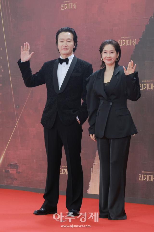 [포토] 최병모·배해선, 레드카펫 참석 (2025 KBS 연기대상)