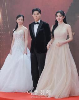 [포토] 박정연·손상연·신수현, 레드카펫 참석 (2025 KBS 연기대상)