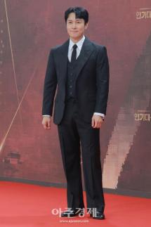[포토] 김동완, 레드카펫 참석 (2025 KBS 연기대상)