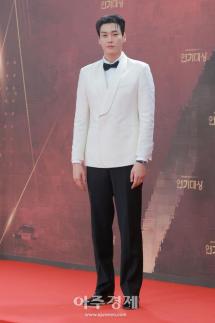 [포토] 김영광, 레드카펫 참석 (2025 KBS 연기대상)