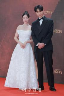 [포토] 하승리·현우, 레드카펫 참석 (2025 KBS 연기대상)