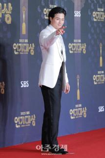 [포토] 김지훈, 레드카펫 참석 (2025 SBS 연기대상)