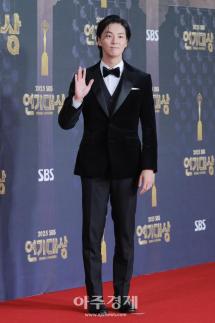 [포토] 윤시윤, 레드카펫 참석 (2025 SBS 연기대상)