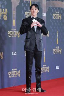 [포토] 장기용, 레드카펫 참석 (2025 SBS 연기대상)