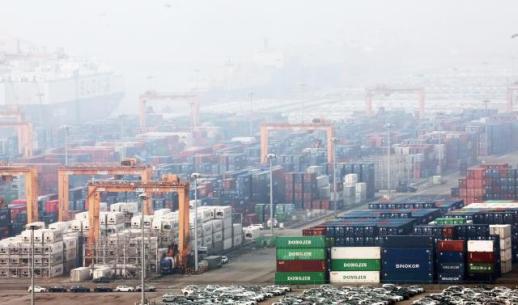 [속보] 2025년 수출 3.8% ↑, 7097억 달러 사상 최대…7개월 연속 증가