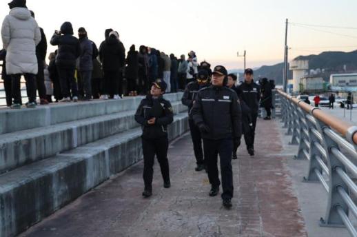 동해해경청 김인창 청장, 2026년 새해맞이 현장 점검 나서 안전 최우선 강조 外