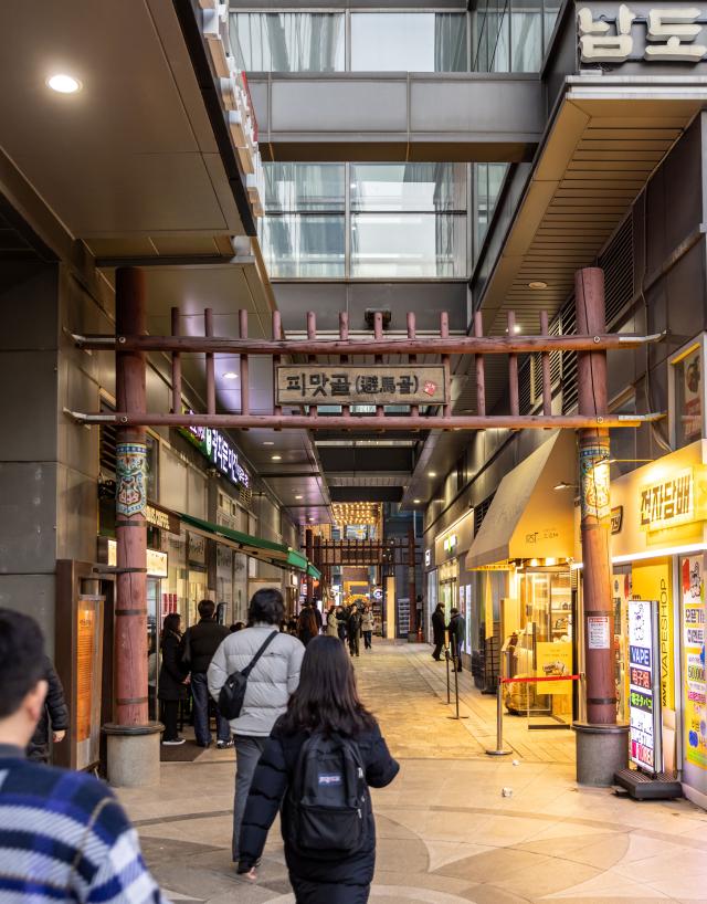 피맛골 입구 사진기수정 기자