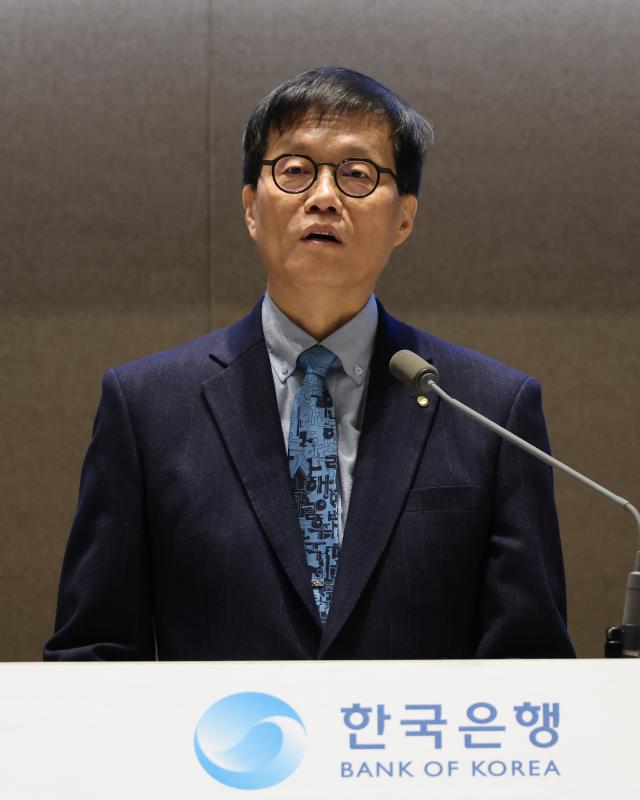 이창용 총재 "환율 대책, 현 상태 지속되면 진퇴양난"