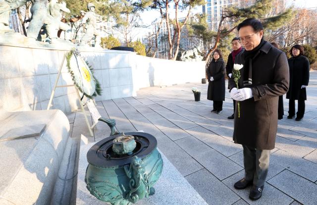 임태희 교육감, 안양시 현충탑 참배로 2026년 첫 공식 일정 시작