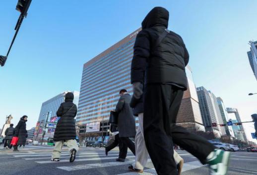 A freezing first day of work in 2026