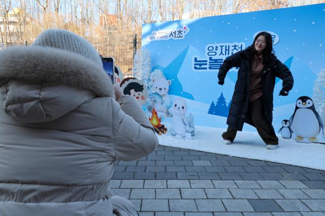 A person poses at a sledding hill in Yangjae-dong Seocho District southern Seoul on Jan 2 AJP Yoo Na-hyun