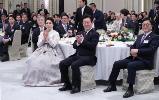 윤석열 전 대통령 측, 구속영장 반발 사법의 이름으로 포장된 자판기 영장